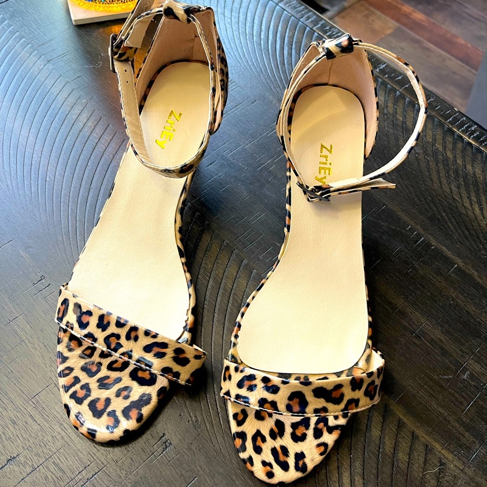 Zigi Soho Leopard Print Women's Sandals